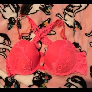 Gilly Hicks bra